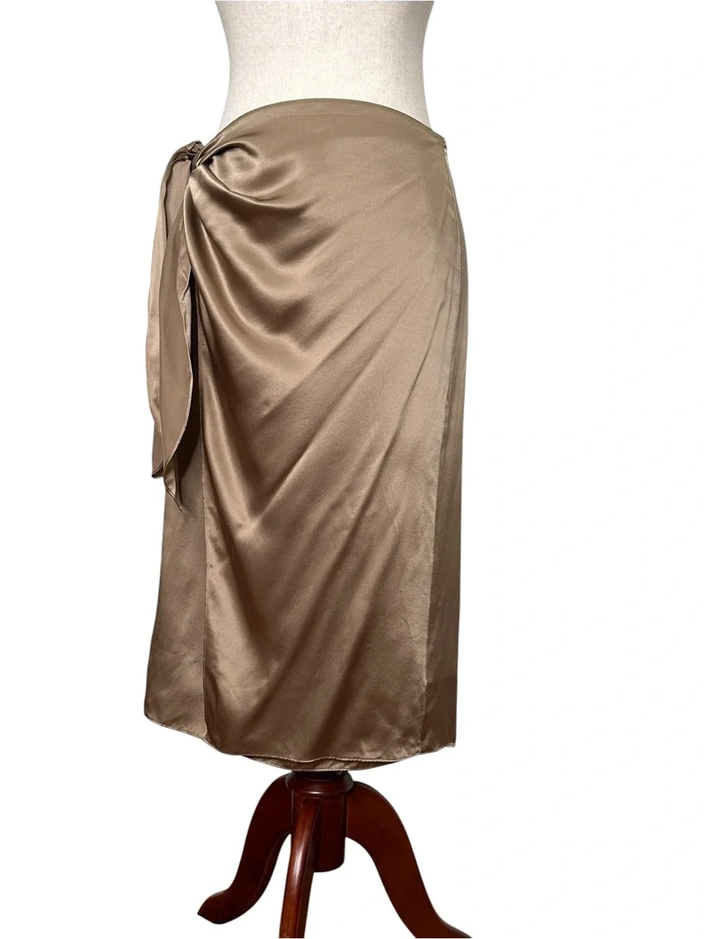 Cinq a Sept 100% silk Tie-Waist Midi Skirt in Taupe. Quiet luxury. l